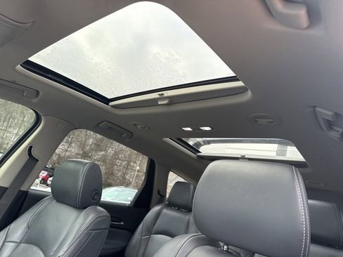 Used 2018 Buick Enclave Essence image 19