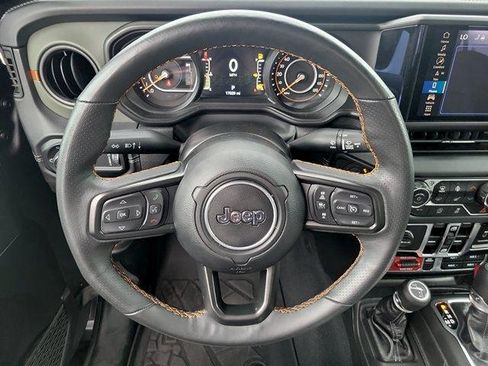 Certified 2025 Jeep Gladiator Mojave w/ Safety Group AWD/4WD image 22