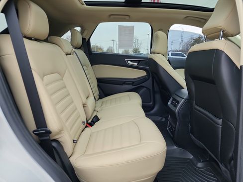 Used 2022 Ford Edge SEL w/ Convenience Package image 14