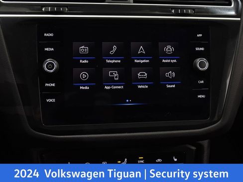 Used 2024 Volkswagen Tiguan SE R-Line image 17