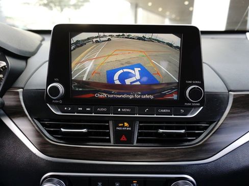 Used 2025 Nissan Altima 2.5 SV image 5