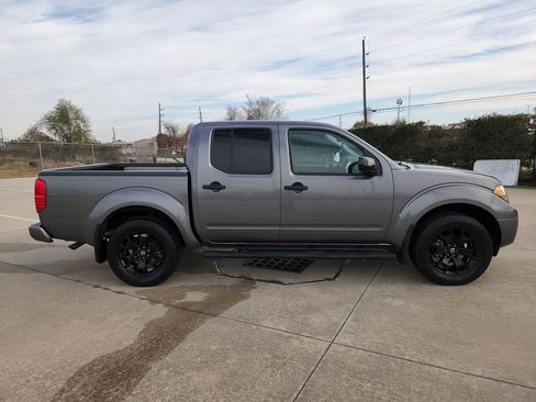 Used 2021 Nissan Frontier SV w/ Midnight Edition Floor Mats image 4