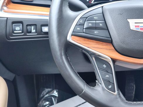 Used 2017 Cadillac XT5 Platinum w/ Driver Assist Package AWD/4WD image 12