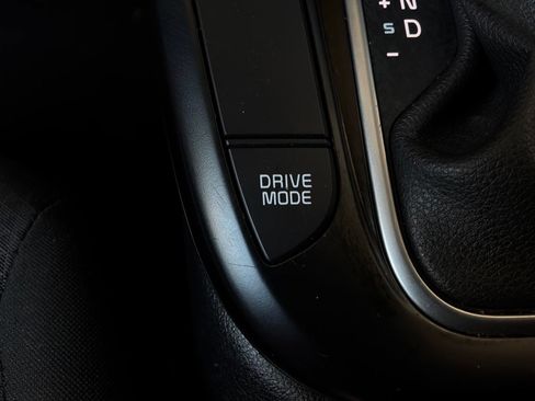 Used 2025 Kia Soul LX w/ LX Technology Package FWD image 22
