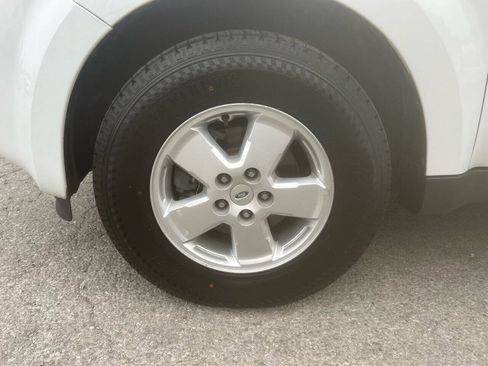 Used 2011 Ford Escape XLT AWD/4WD image 11