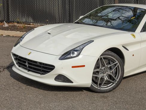 Used 2016 Ferrari California T RWD image 13