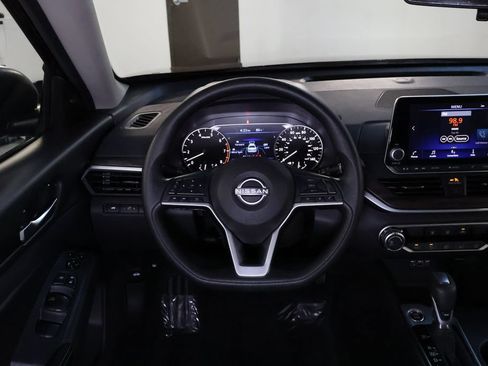 Used 2025 Nissan Altima 2.5 SV AWD/4WD image 18