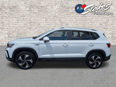 Certified 2024 Volkswagen Taos SE w/ Panoramic Sunroof Package AWD/4WD image 7