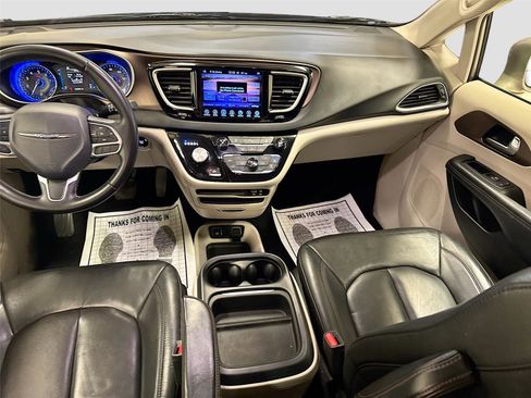 Used 2017 Chrysler Pacifica Touring-L image 21