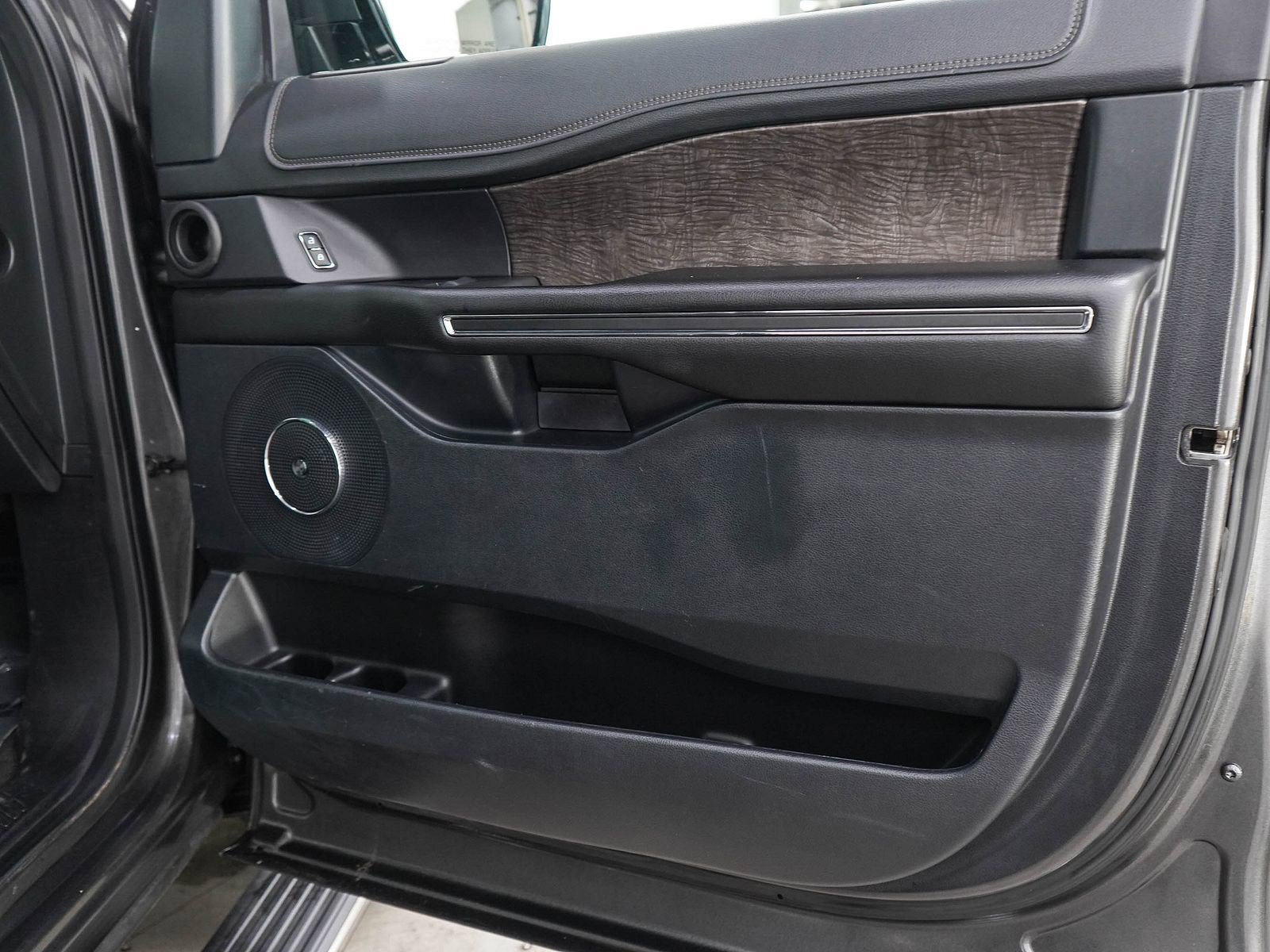 Used 2019 Ford Expedition Limited AWD/4WD image 9