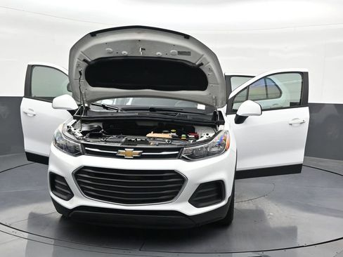 Used 2020 Chevrolet Trax LS FWD image 40