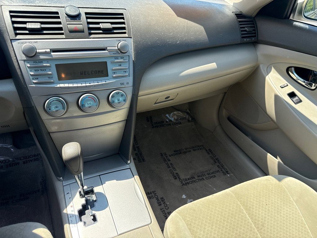 Used 2009 Toyota Camry LE FWD image 13