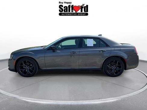 Used 2022 Chrysler 300 Touring w/ Sport Appearance Package RWD image 4