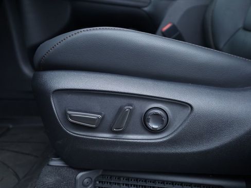 Used 2025 Toyota Sienna Platinum image 30