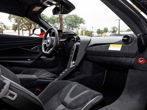 New 2026 McLaren 750S image 12