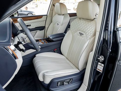 Used 2023 Bentley Bentayga AWD/4WD image 16