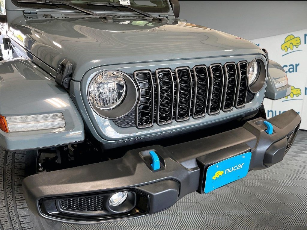 Used 2024 Jeep Wrangler Unlimited w/ Convenience Group AWD/4WD image 31