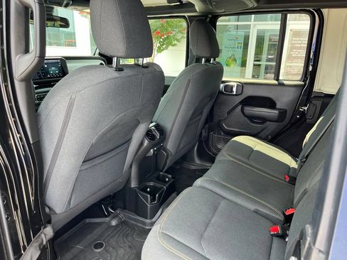 Used 2025 Jeep Wrangler Unlimited Sport AWD/4WD image 16