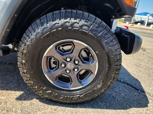 Used 2021 Jeep Gladiator Rubicon AWD/4WD image 12