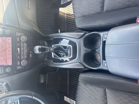 Used 2018 Nissan Rogue SV w/ Premium Package image 27