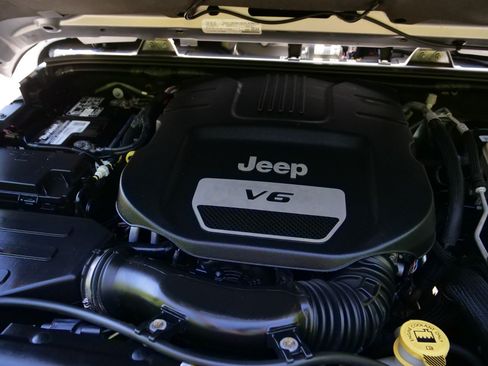 Used 2016 Jeep Wrangler Unlimited Rubicon AWD/4WD image 39