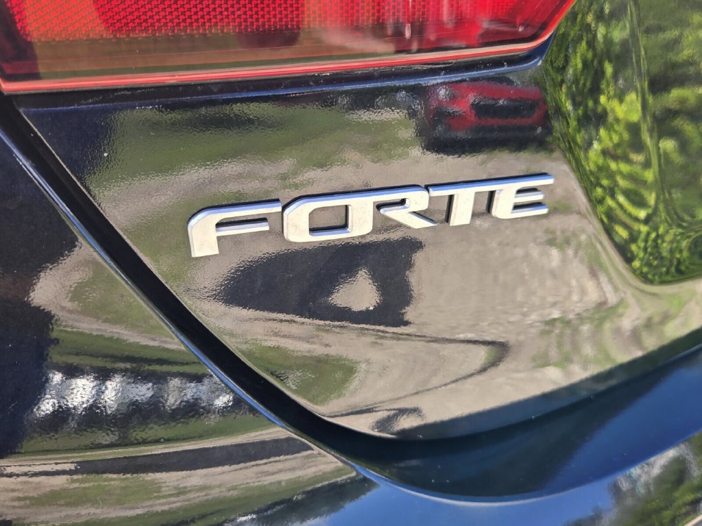 Used 2023 Kia Forte GT-Line w/ GT-Line Premium Package FWD image 9