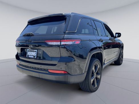Used 2023 Jeep Grand Cherokee Altitude AWD/4WD image 16