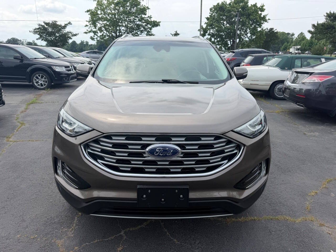 Used 2019 Ford Edge Titanium AWD/4WD image 2