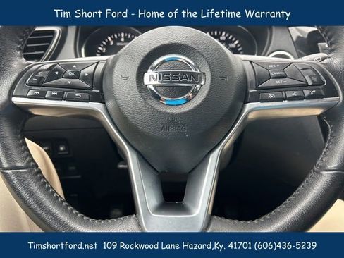 Used 2020 Nissan Rogue SV image 15