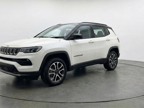 Used 2025 Jeep Compass Trailhawk AWD/4WD image 3