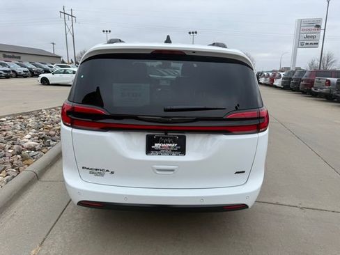 New 2026 Chrysler Pacifica Select w/ S Appearance Package image 7