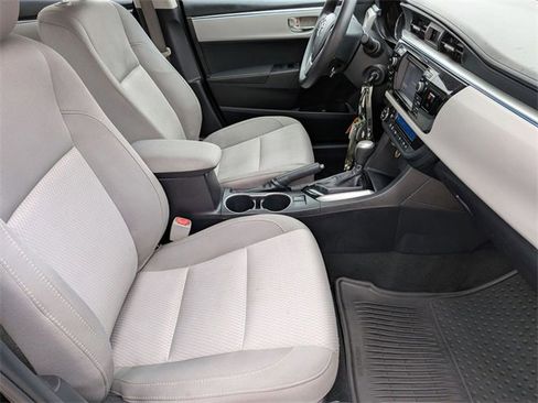 Used 2015 Toyota Corolla LE image 28