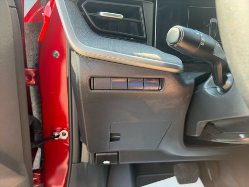 Used 2025 Nissan Kicks SV AWD/4WD image 32