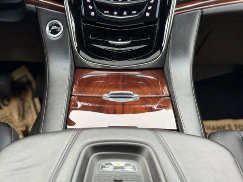 Used 2016 Cadillac Escalade Premium image 18