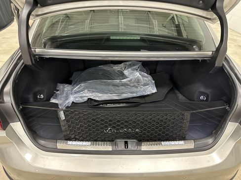 Used 2020 Lexus ES 300h w/ Premium Package FWD image 32