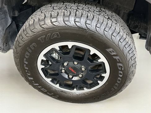 Used 2025 Toyota Tacoma TRD Off-Road image 11