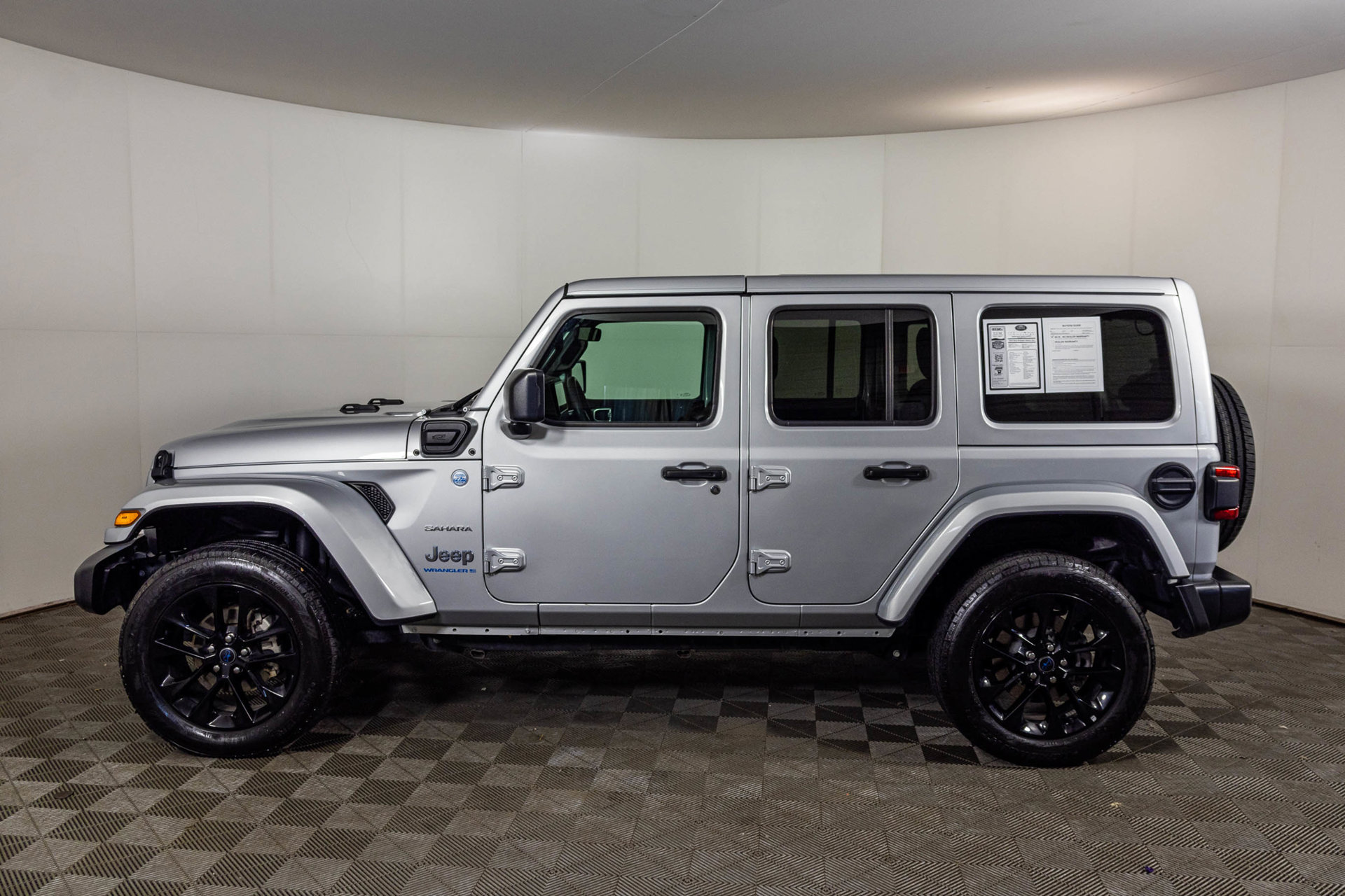 Used 2024 Jeep Wrangler Unlimited Sahara AWD/4WD image 19