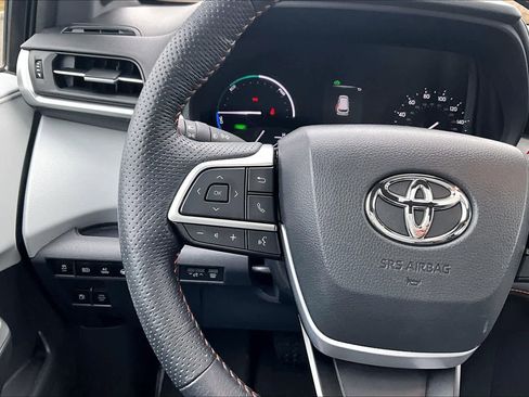 Used 2024 Toyota Sienna XSE image 25