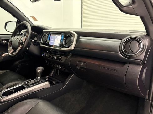 Used 2018 Toyota Tacoma Limited AWD/4WD image 36