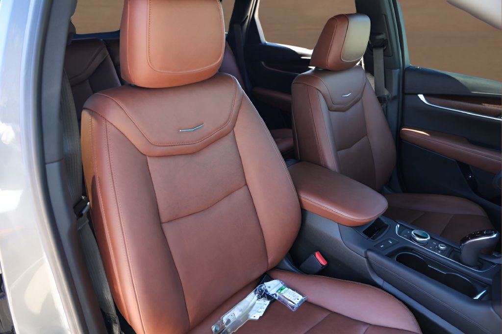 Used 2022 Cadillac XT5 Premium Luxury w/ Technology Package AWD/4WD image 31