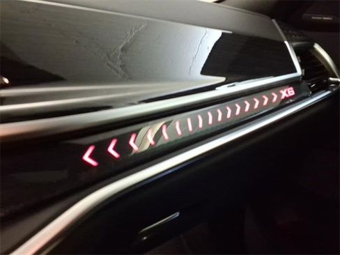 Used 2025 BMW X6 xDrive40i w/ Climate Comfort Package image 33