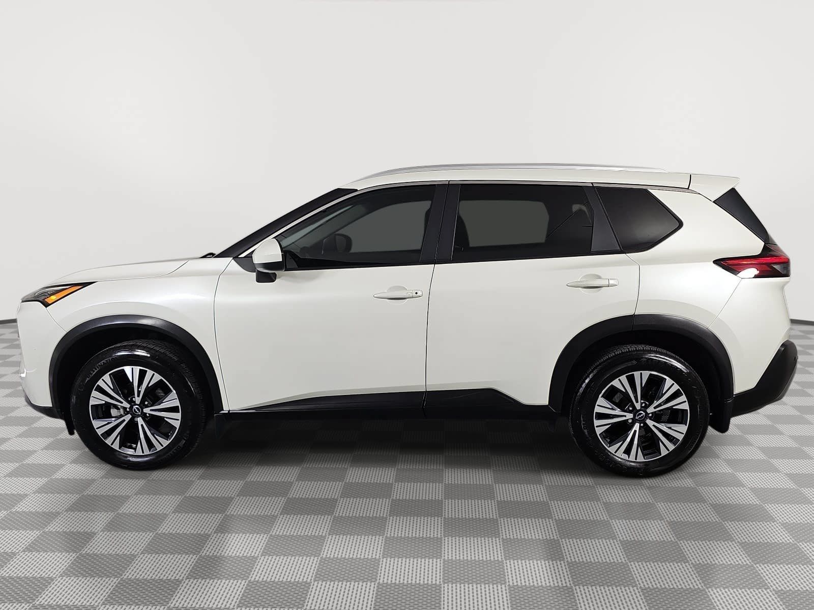 Used 2023 Nissan Rogue SV w/ SV Premium B Package FWD image 5