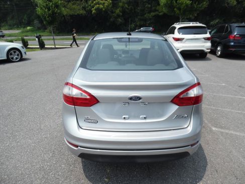 Used 2014 Ford Fiesta SE FWD image 5