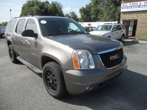 Used 2011 GMC Yukon XL SLT w/ SLT-2 Equipment Package AWD/4WD image 15