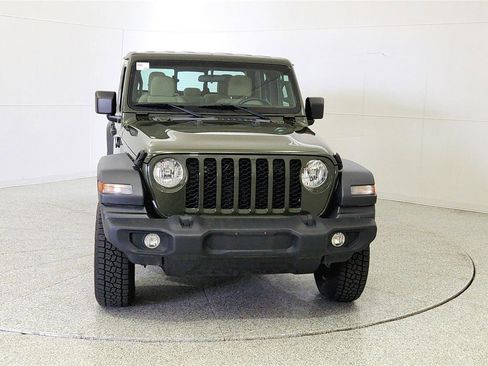 Used 2022 Jeep Gladiator Sport w/ Trailer Tow Package AWD/4WD image 2