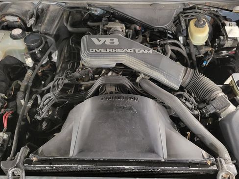 Used 1993 Lincoln Town Car Signature RWD image 11