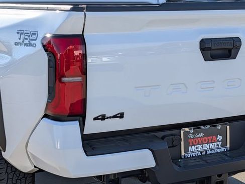 Used 2025 Toyota Tacoma TRD Off-Road AWD/4WD image 7