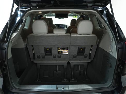 Used 2020 Toyota Sienna XLE Premium AWD/4WD image 7