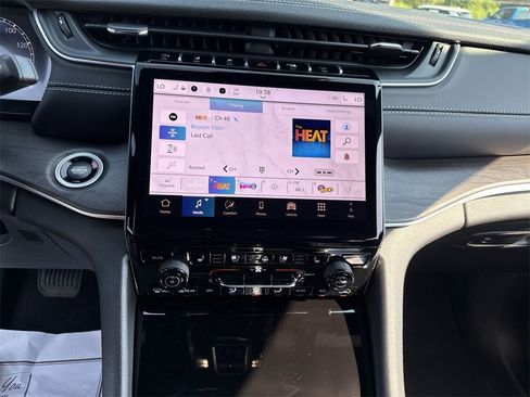 New 2025 Jeep Grand Cherokee L Limited w/ Luxury Tech Group II image 24