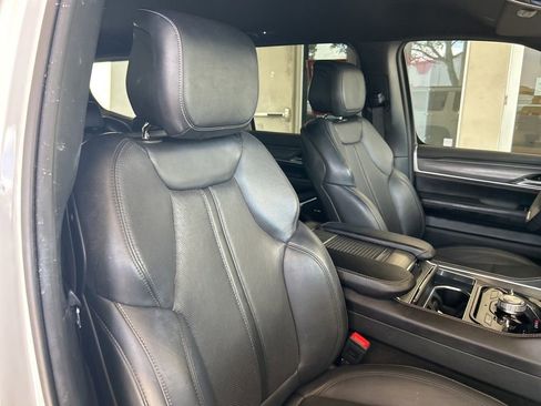 Used 2023 Jeep Wagoneer Series III w/ Preferred Equipment Group image 21